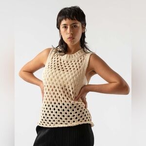 AMOMENTO Crochet knit vest